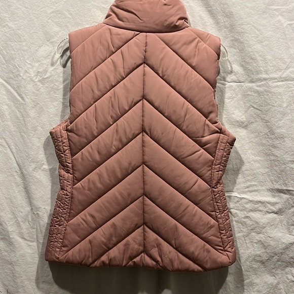 NY&C NWT Quilted vest size Medium zip up slant pockets mauve color - Picture 5 of 5